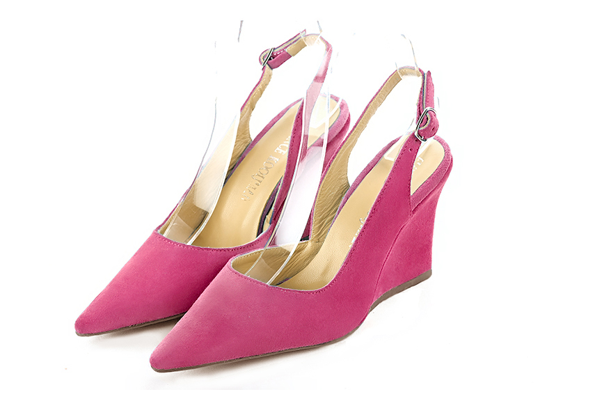 French elegance and refinement for these fuschia pink dress slingback shoes, 
                available in many subtle leather and colour combinations. To personalize or not, with your colors.
For fans of wedge heels, this beautiful, timeless pump will do you a great favor.  
                Matching clutches for parties, ceremonies and weddings.   
                You can customize these shoes to perfectly match your tastes or needs, and have a unique model.  
                Choice of leathers, colours, knots and heels. 
                Wide range of materials and shades carefully chosen.  
                Rich collection of flat, low, mid and high heels.  
                Small and large shoe sizes - Florence KOOIJMAN